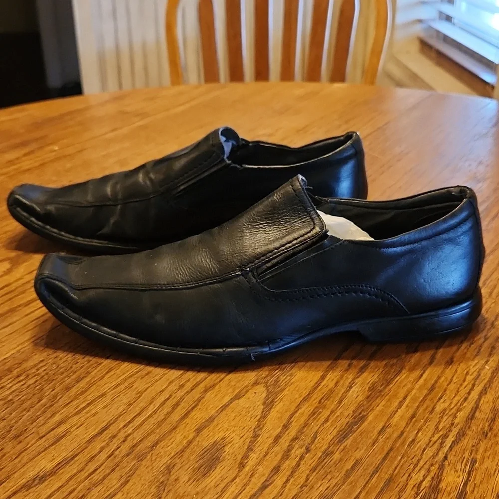 Guess Slip on Dress Shoes Size 9